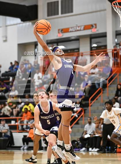Thumbnail 2 in Dumas vs. Booneville (AAA 3A State Playoffs first round) photogallery.