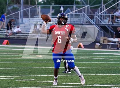 Thumbnail 3 in Murat Shrine North/South All Start Football Classic photogallery.