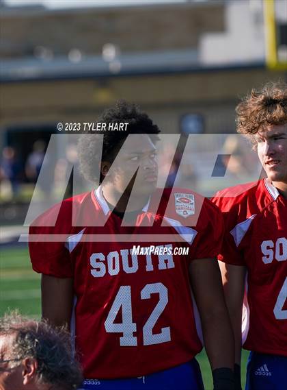 Thumbnail 3 in Murat Shrine North/South All Start Football Classic photogallery.