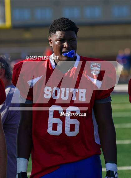 Thumbnail 2 in Murat Shrine North/South All Start Football Classic photogallery.