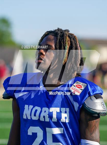 Thumbnail 2 in Murat Shrine North/South All Start Football Classic photogallery.