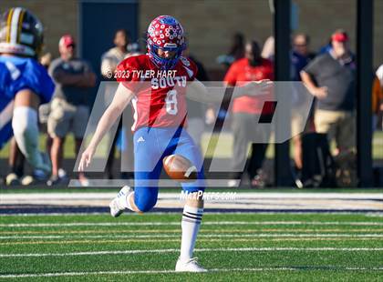 Thumbnail 2 in Murat Shrine North/South All Start Football Classic photogallery.