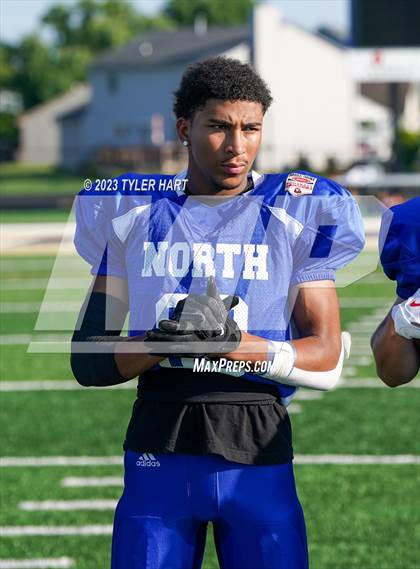 Thumbnail 3 in Murat Shrine North/South All Start Football Classic photogallery.