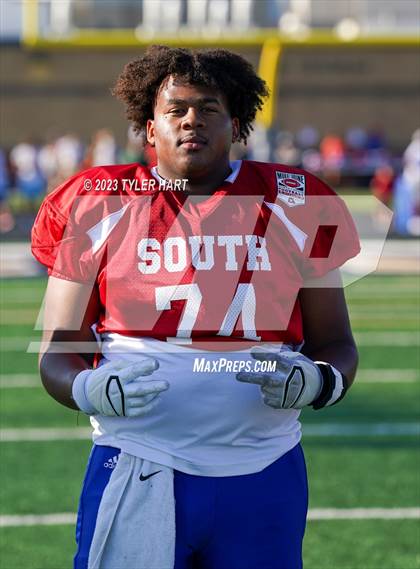 Thumbnail 3 in Murat Shrine North/South All Start Football Classic photogallery.
