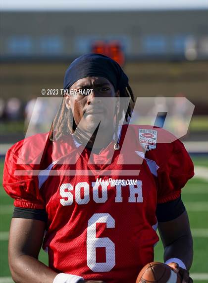 Thumbnail 2 in Murat Shrine North/South All Start Football Classic photogallery.