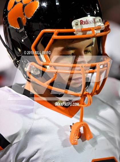 Thumbnail 3 in Ridgefield @ Southington (CIAC Class LL Quarterfinal) photogallery.