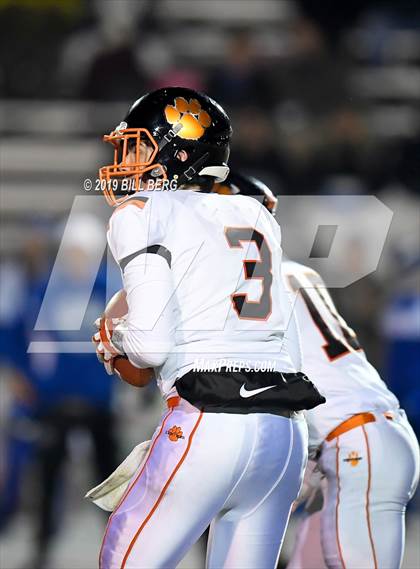 Thumbnail 2 in Ridgefield @ Southington (CIAC Class LL Quarterfinal) photogallery.