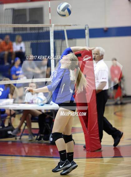 Thumbnail 2 in Utica vs L'Anse Creuse photogallery.