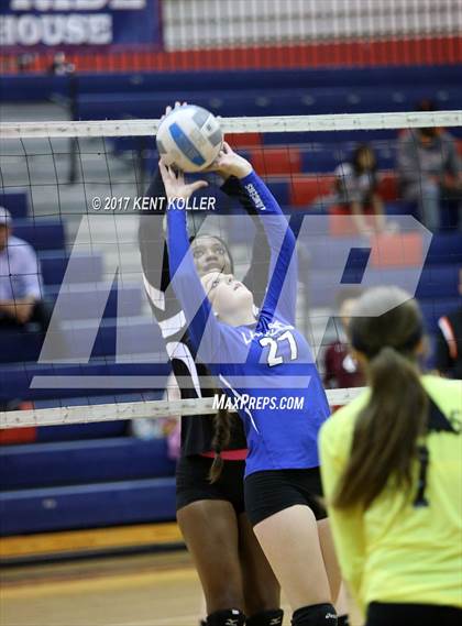 Thumbnail 1 in Utica vs L'Anse Creuse photogallery.