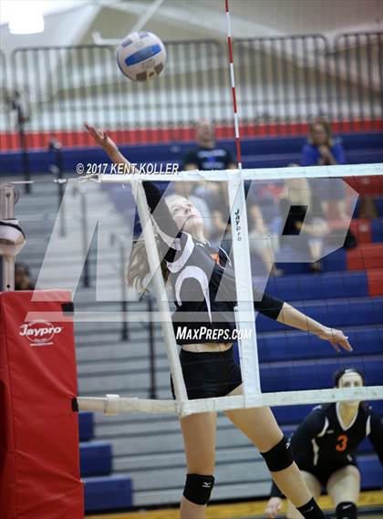 Thumbnail 2 in Utica vs L'Anse Creuse photogallery.
