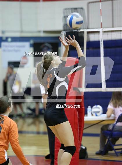 Thumbnail 3 in Utica vs L'Anse Creuse photogallery.