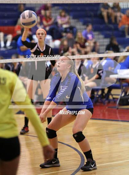 Thumbnail 3 in Utica vs L'Anse Creuse photogallery.