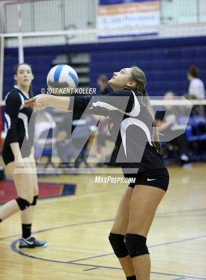 Thumbnail 1 in Utica vs L'Anse Creuse photogallery.