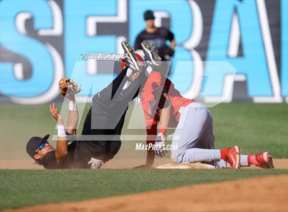 Thumbnail 2 in Corona vs. Santiago photogallery.