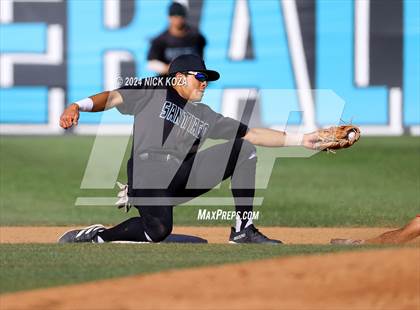 Thumbnail 2 in Corona vs. Santiago photogallery.