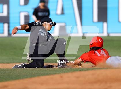 Thumbnail 3 in Corona vs. Santiago photogallery.