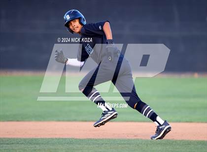 Thumbnail 3 in Corona vs. Santiago photogallery.