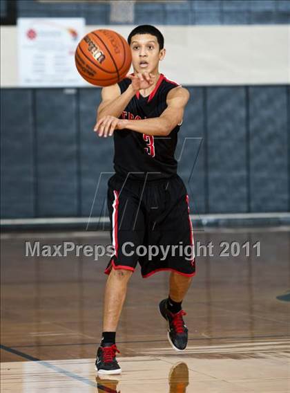 Thumbnail 2 in South Houston vs Sharyland (McDonald's Texas Invitational) photogallery.