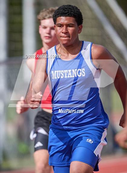 Thumbnail 1 in Rosehill Eagle Relays (400M) photogallery.