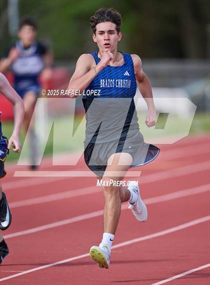 Thumbnail 3 in Rosehill Eagle Relays (400M) photogallery.