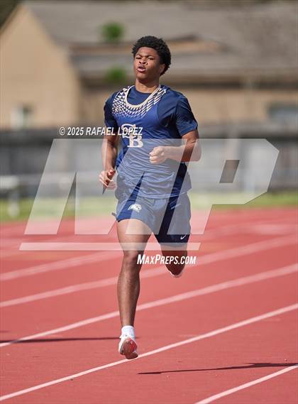 Thumbnail 1 in Rosehill Eagle Relays (400M) photogallery.