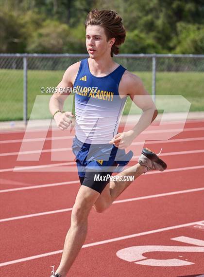 Thumbnail 2 in Rosehill Eagle Relays (400M) photogallery.