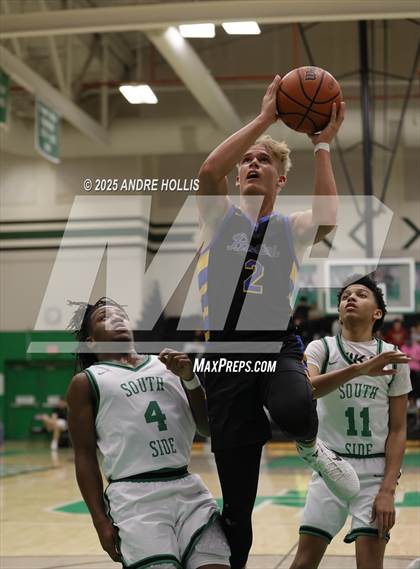 Thumbnail 2 in Fort Wayne Blackhawk Christian @ Fort Wayne South Side photogallery.