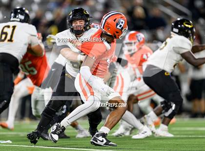 Thumbnail 2 in Klein Oak vs Bridgeland (UIL 6A D1 Football Bi-District) photogallery.