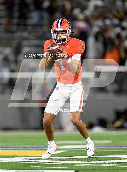 Thumbnail 2 in Klein Oak vs Bridgeland (UIL 6A D1 Football Bi-District) photogallery.