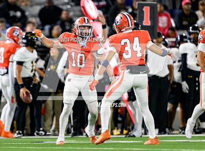 Thumbnail 2 in Klein Oak vs Bridgeland (UIL 6A D1 Football Bi-District) photogallery.