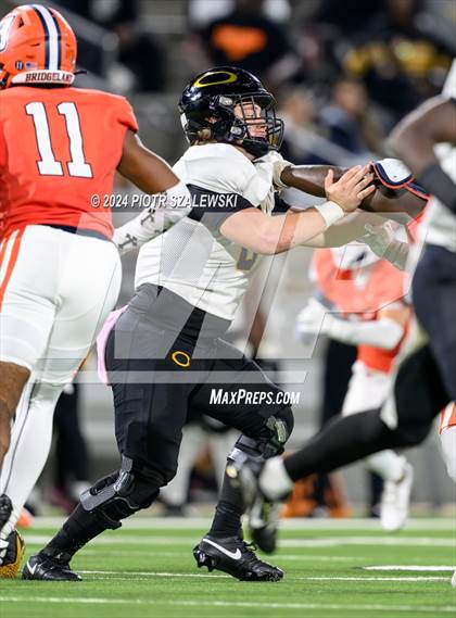 Thumbnail 2 in Klein Oak vs Bridgeland (UIL 6A D1 Football Bi-District) photogallery.