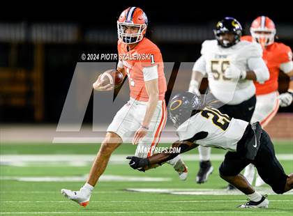 Thumbnail 2 in Klein Oak vs Bridgeland (UIL 6A D1 Football Bi-District) photogallery.