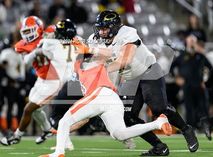 Thumbnail 2 in Klein Oak vs Bridgeland (UIL 6A D1 Football Bi-District) photogallery.