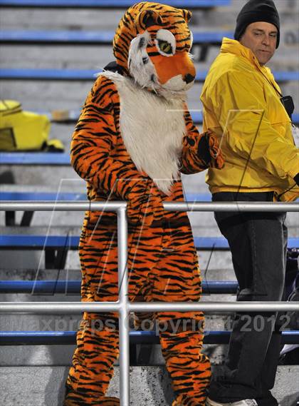 Thumbnail 2 in Coatesville vs. North Allegheny (PIAA AAAA Final) photogallery.