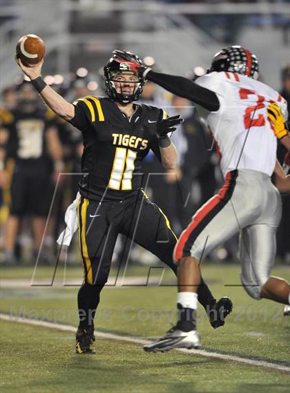 Thumbnail 3 in Coatesville vs. North Allegheny (PIAA AAAA Final) photogallery.