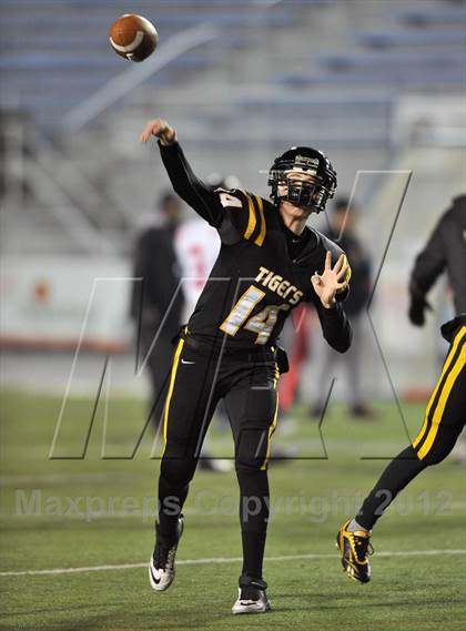 Thumbnail 1 in Coatesville vs. North Allegheny (PIAA AAAA Final) photogallery.