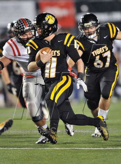 Thumbnail 1 in Coatesville vs. North Allegheny (PIAA AAAA Final) photogallery.