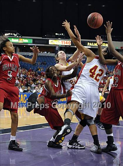 Thumbnail 1 in Vallejo vs. St. Francis (CIF SJS D2 Final) photogallery.
