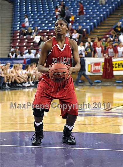 Thumbnail 3 in Vallejo vs. St. Francis (CIF SJS D2 Final) photogallery.