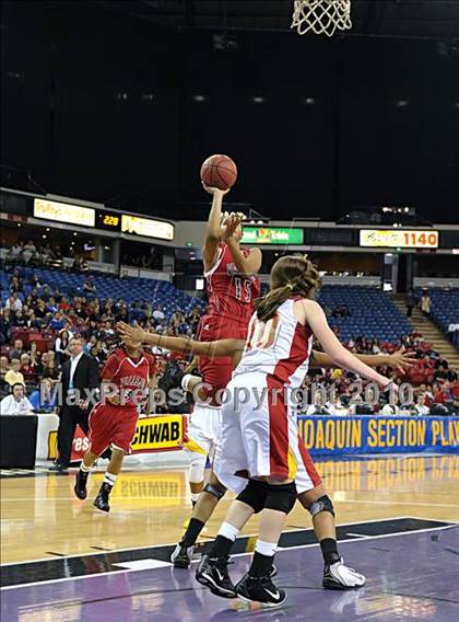 Thumbnail 2 in Vallejo vs. St. Francis (CIF SJS D2 Final) photogallery.