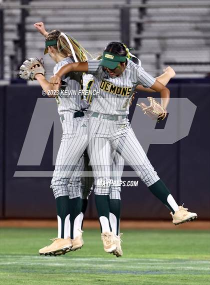 Thumbnail 3 in Greenway vs. Salpointe Catholic (AIA 4A Finals) photogallery.