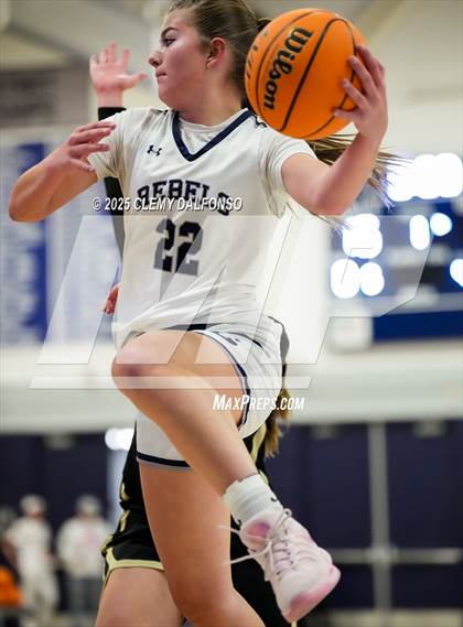 Thumbnail 2 in Monarch vs Columbine (CHSAA 6A Playoffs Round 1) photogallery.