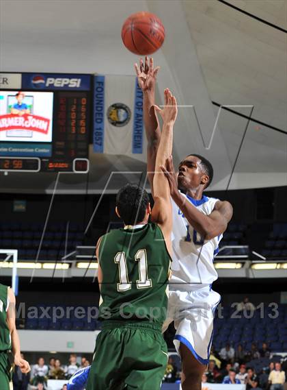 Thumbnail 2 in Damien vs. Santa Margarita (CIF SS DIV 3AA Final) photogallery.