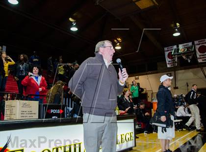 Thumbnail 1 in Sacred Heart Cathedral vs. Archbishop Mitty (WCAL Championship) photogallery.