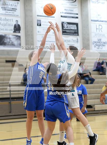 Thumbnail 3 in Santa Margarita vs. Aliso Niguel (Tom Riach Tournament) photogallery.