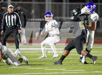Thumbnail 2 in Midlothian vs South Oak Cliff (UIL 5A Bi-District Playoff) photogallery.