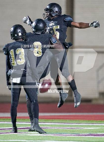 Thumbnail 2 in Midlothian vs South Oak Cliff (UIL 5A Bi-District Playoff) photogallery.