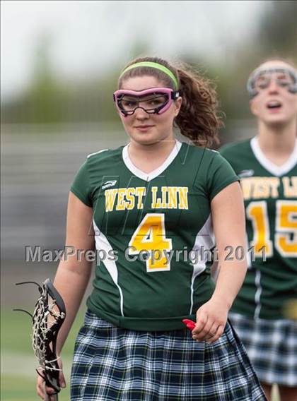 Thumbnail 2 in Liberty vs. West Linn photogallery.