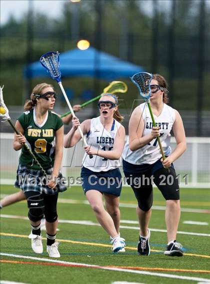 Thumbnail 3 in Liberty vs. West Linn photogallery.