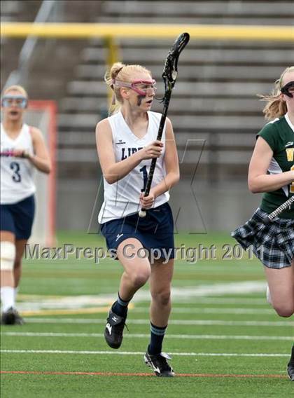 Thumbnail 2 in Liberty vs. West Linn photogallery.